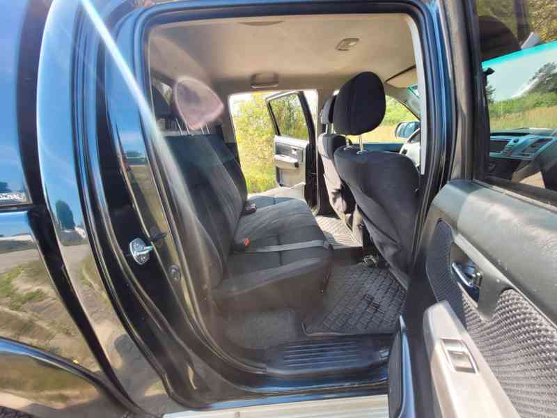 Toyota Hilux 3,0D4D Double Cab Comfort 126kw - foto 13