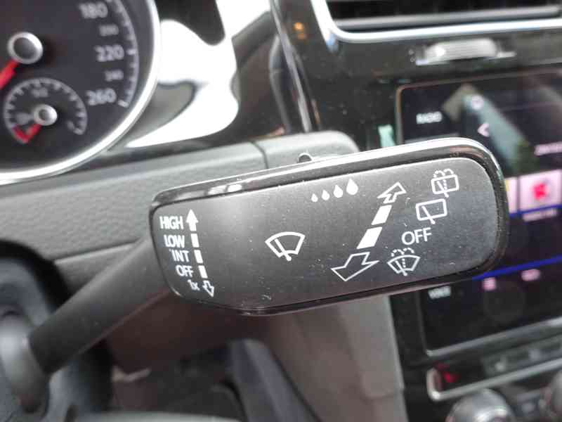 VW Golf 1.4 TSI Variant r.v.2018 (serviska) 92 kw - foto 12