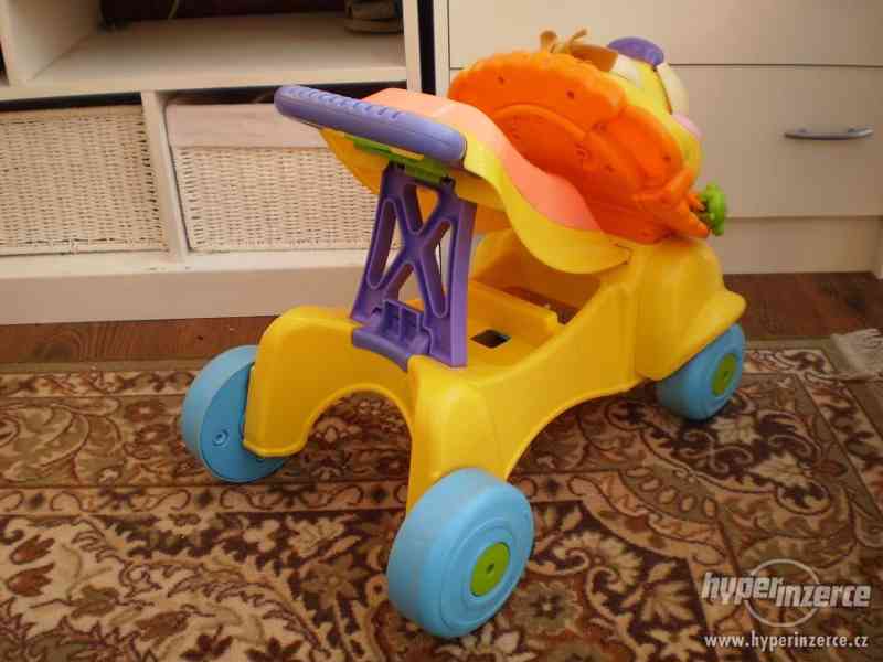 Chodítko a zároveň i odrážedlo se zvuky zn. FISHER-PRICE - foto 3