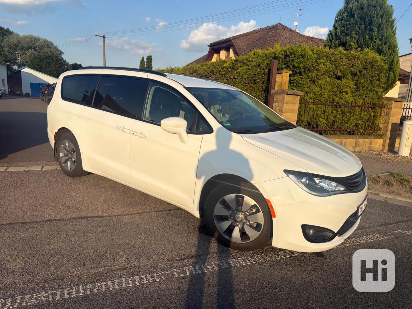 Chrysler Pacifica 3,6 L DVD Hybrid Plug In 2018 - foto 1
