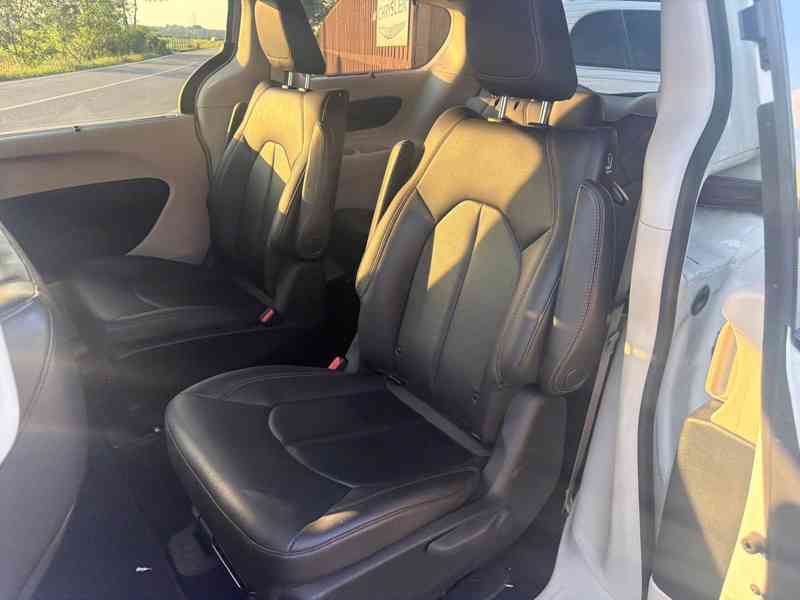 Chrysler Pacifica 3,6 L DVD Hybrid Plug In 2018 - foto 14