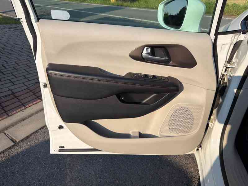 Chrysler Pacifica 3,6 L DVD Hybrid Plug In 2019 - foto 15