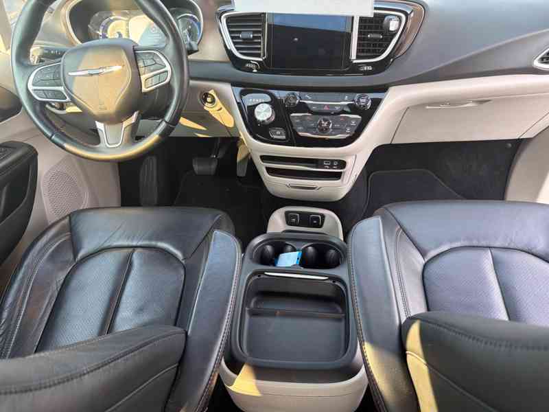 Chrysler Pacifica 3,6 L DVD Hybrid Plug In 2019 - foto 12
