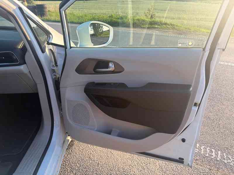 Chrysler Pacifica 3,6 L DVD Hybrid Plug In 2018 - foto 12