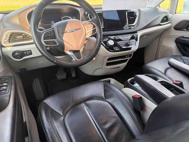 Chrysler Pacifica 3,6 L DVD Hybrid Plug In 2019 - foto 14