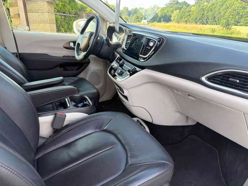 Chrysler Pacifica 3,6 L DVD Hybrid Plug In 2019 - foto 10
