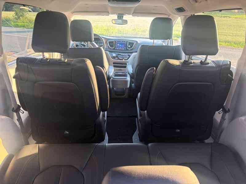 Chrysler Pacifica 3,6 L DVD Hybrid Plug In 2018 - foto 8