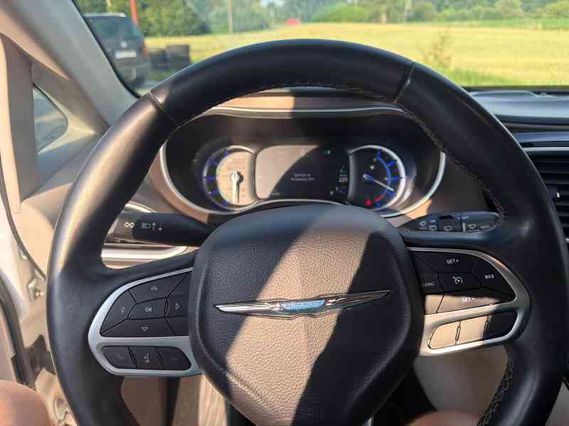 Chrysler Pacifica 3,6 L DVD Hybrid Plug In 2019 - foto 20