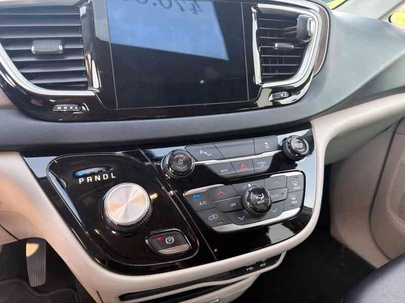 Chrysler Pacifica 3,6 L DVD Hybrid Plug In 2019 - foto 17