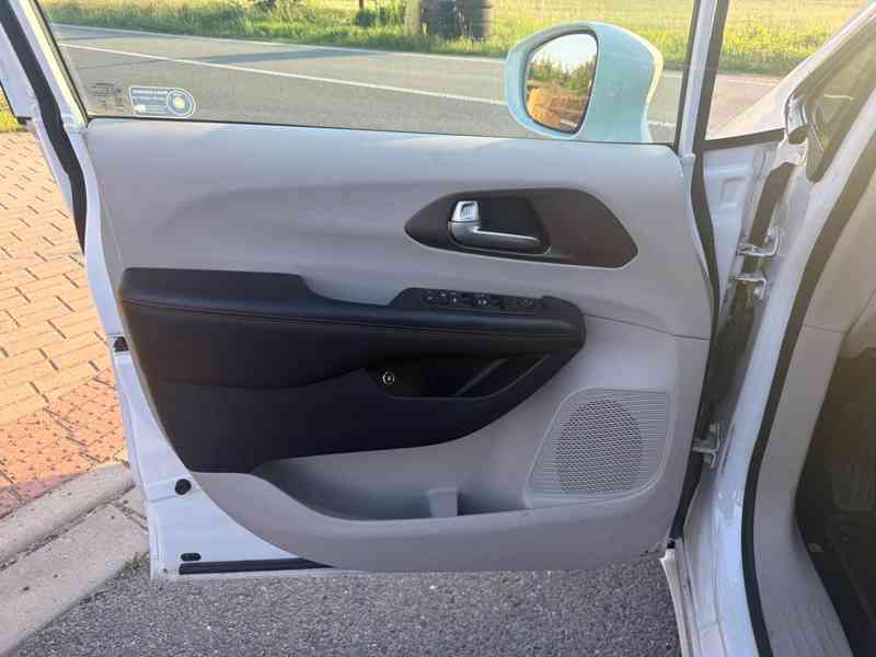 Chrysler Pacifica 3,6 L DVD Hybrid Plug In 2018 - foto 16