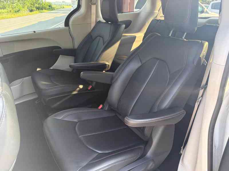 Chrysler Pacifica 3,6 L DVD Hybrid Plug In 2019 - foto 13