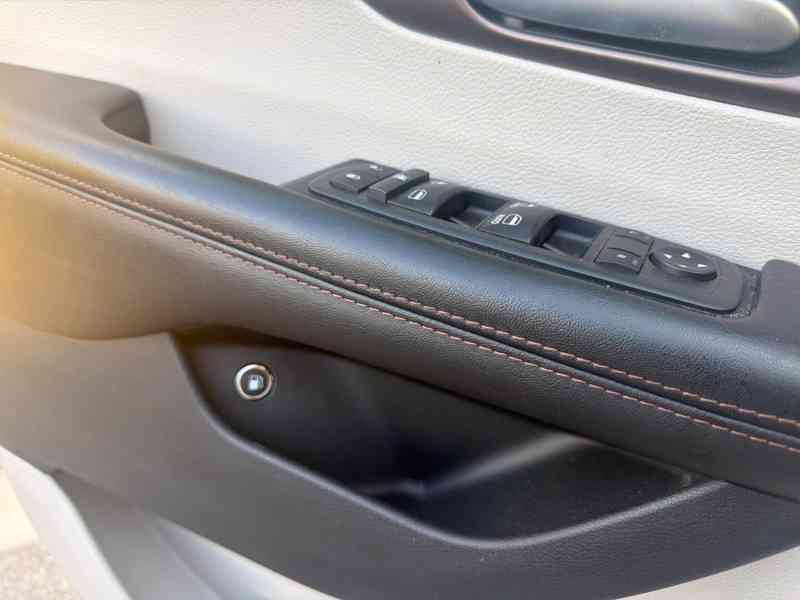 Chrysler Pacifica 3,6 L DVD Hybrid Plug In 2018 - foto 20