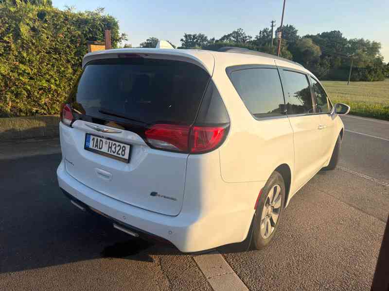 Chrysler Pacifica 3,6 L DVD Hybrid Plug In 2018 - foto 4