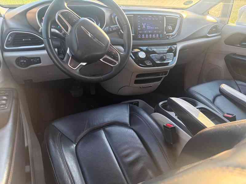 Chrysler Pacifica 3,6 L DVD Hybrid Plug In 2018 - foto 15