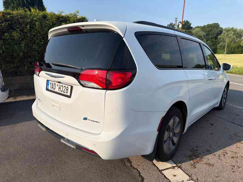 Chrysler Pacifica 3,6 L DVD Hybrid Plug In 2019 - foto 4