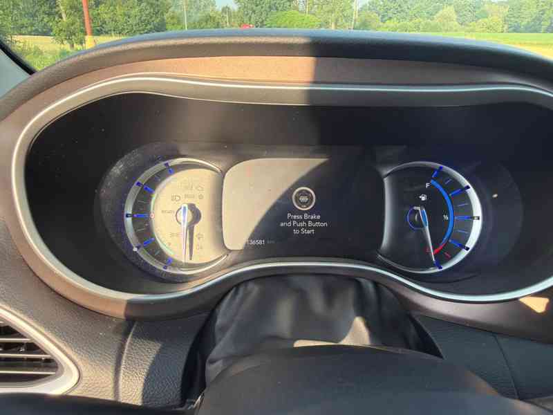 Chrysler Pacifica 3,6 L DVD Hybrid Plug In 2019 - foto 16