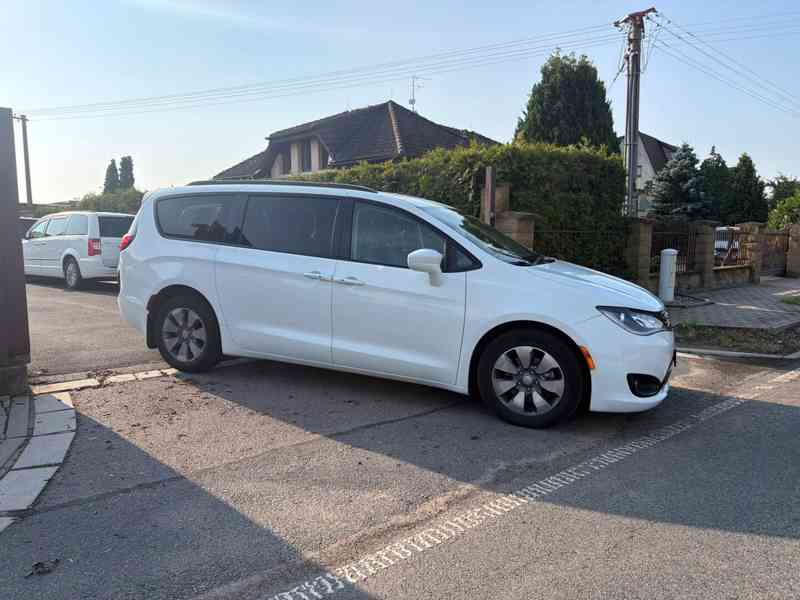 Chrysler Pacifica 3,6 L DVD Hybrid Plug In 2019 - foto 2