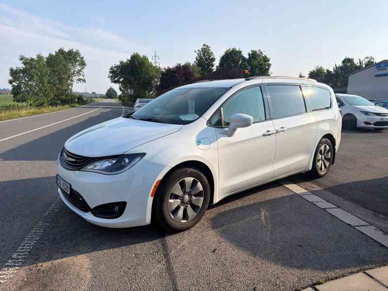 Chrysler Pacifica 3,6 L DVD Hybrid Plug In 2019 - foto 1