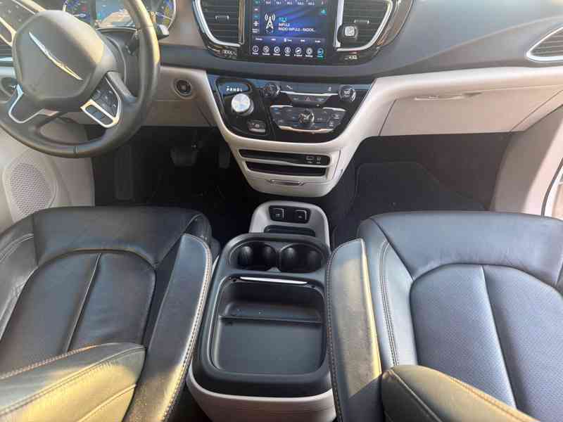 Chrysler Pacifica 3,6 L DVD Hybrid Plug In 2018 - foto 13