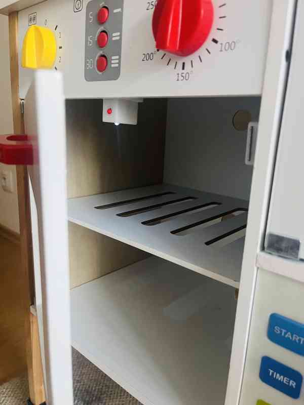 Dětská kuchyňka s bohatou výbavou  - foto 6