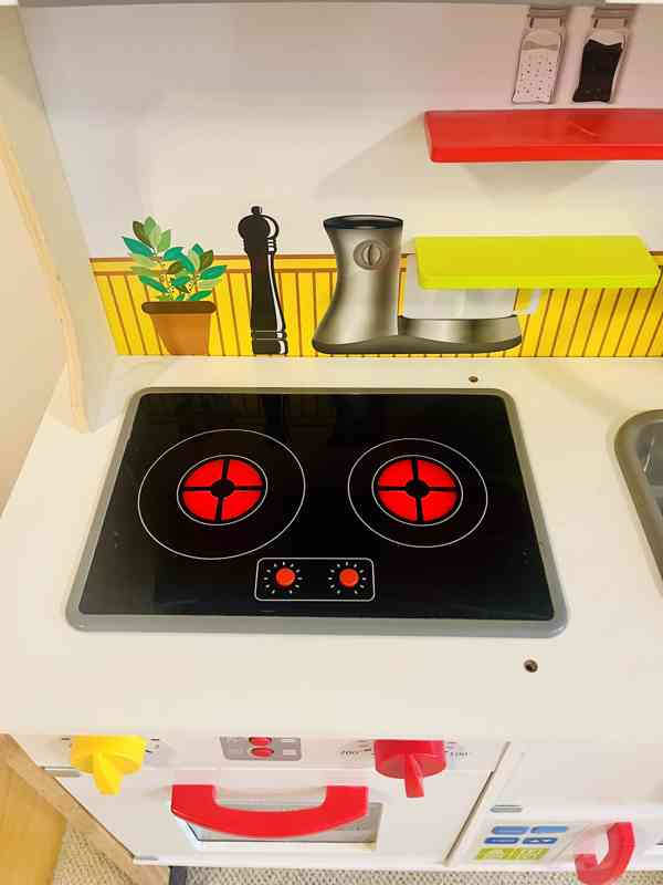 Dětská kuchyňka s bohatou výbavou  - foto 4