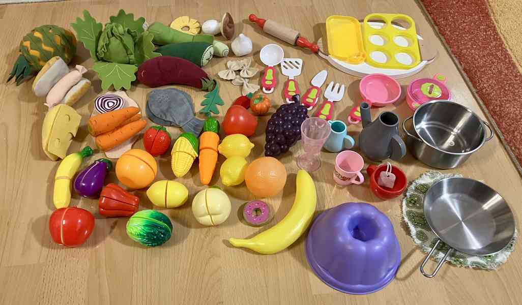 Dětská kuchyňka s bohatou výbavou  - foto 3