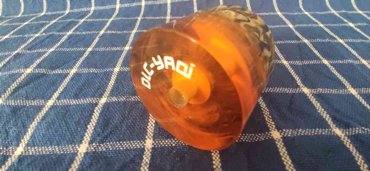 Yaqi stojánek na holící strojek z pryskyřice - foto 8