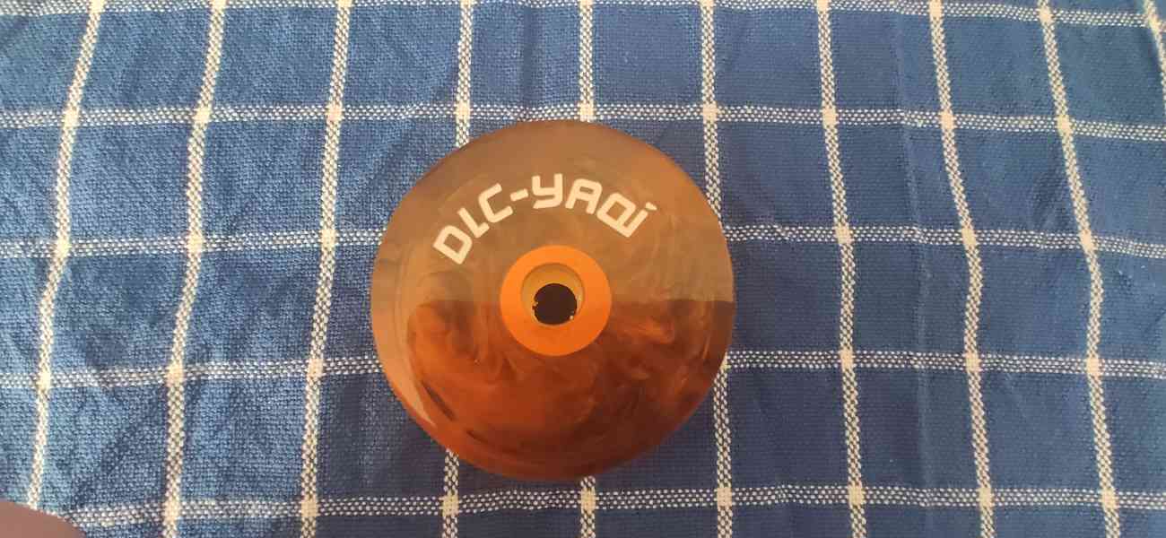 Yaqi stojánek na holící strojek z pryskyřice - foto 2