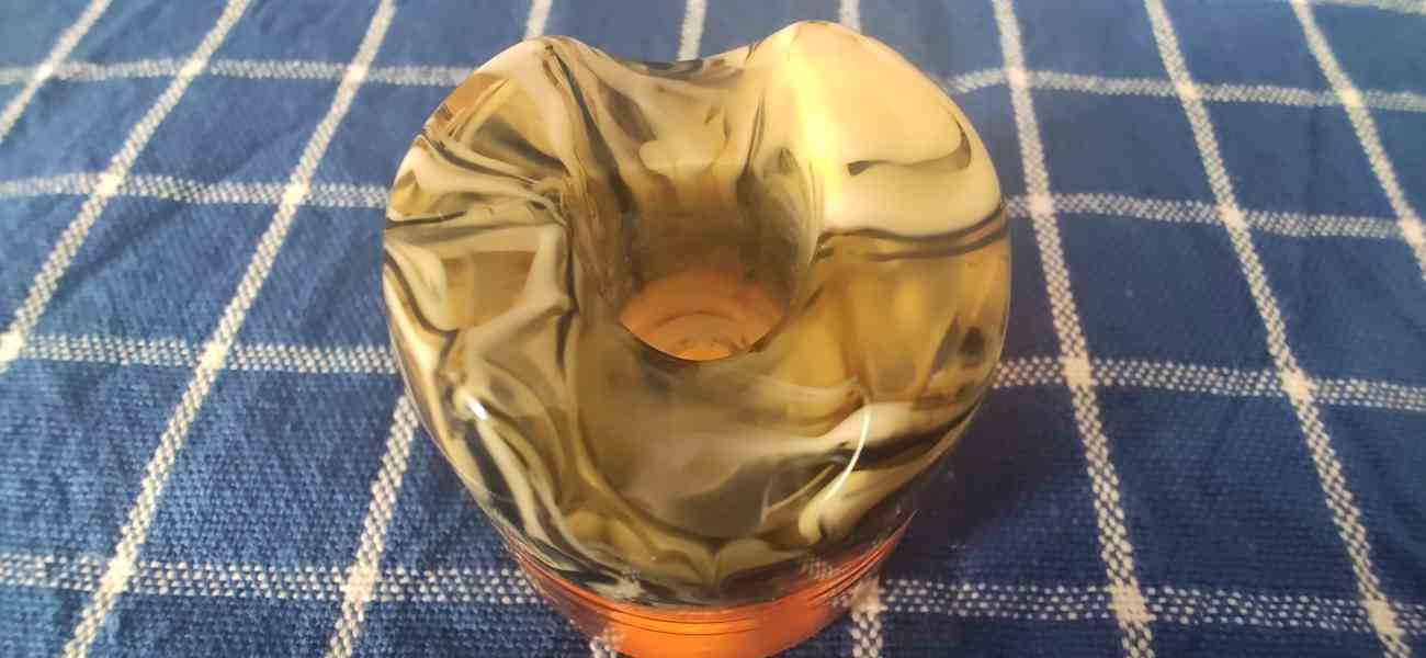 Yaqi stojánek na holící strojek z pryskyřice - foto 7