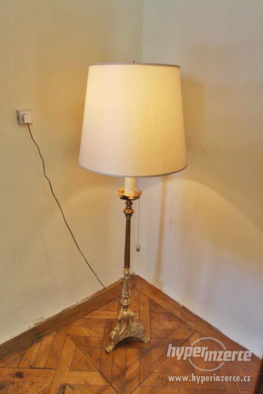 Mosazná stojací lampa s foralním zdobením - foto 7
