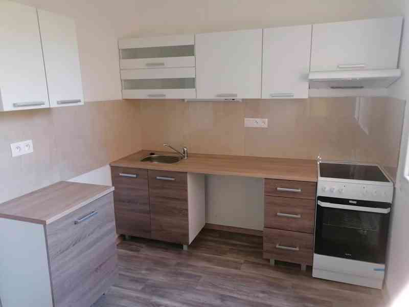 Pronájem prostorného bytu 3+1 s lodžií, 84 m² - foto 3