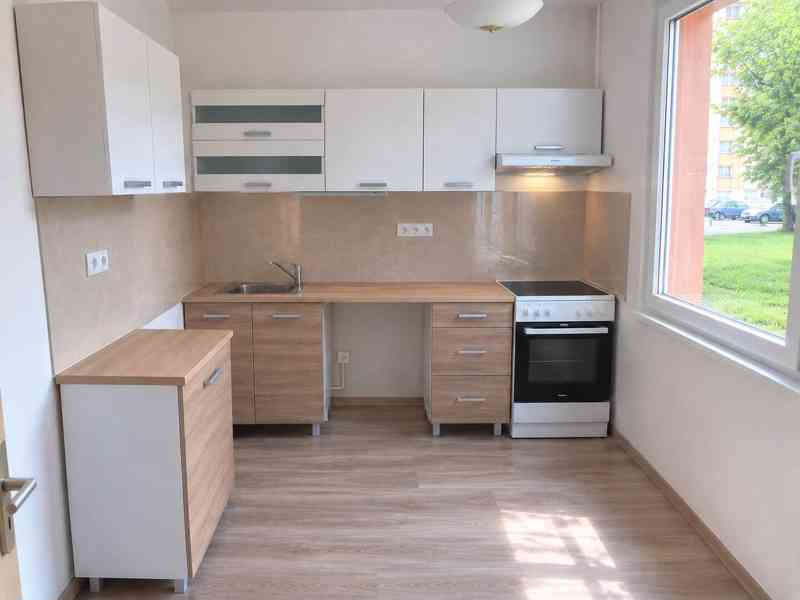 Pronájem prostorného bytu 3+1 s lodžií, 84 m² - foto 2