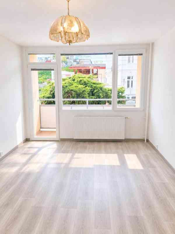 Pronájem prostorného bytu 3+1 s lodžií, 84 m² - foto 5