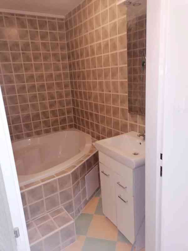 Pronájem prostorného bytu 3+1 s lodžií, 84 m² - foto 7