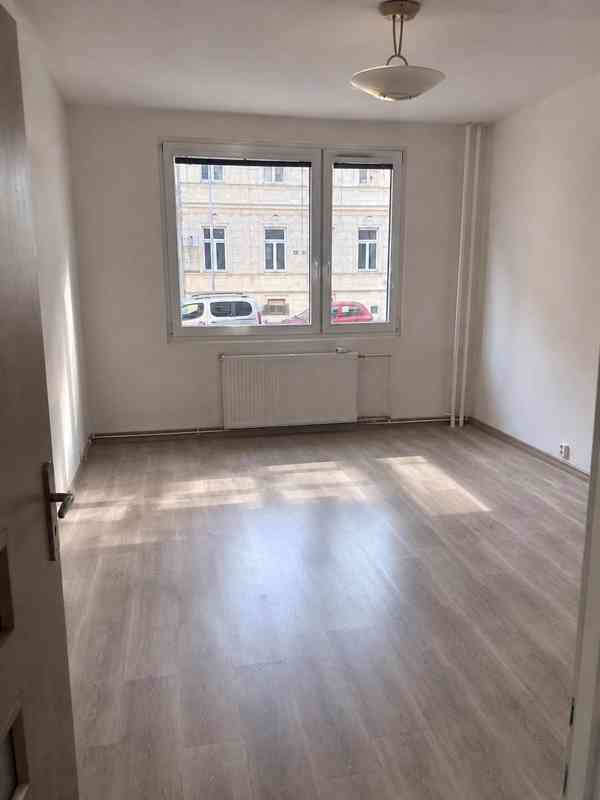 Pronájem prostorného bytu 3+1 s lodžií, 84 m² - foto 4
