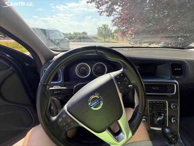 Volvo V60 2,0   D3 120kW (5-válec) / r. 2010 - foto 9