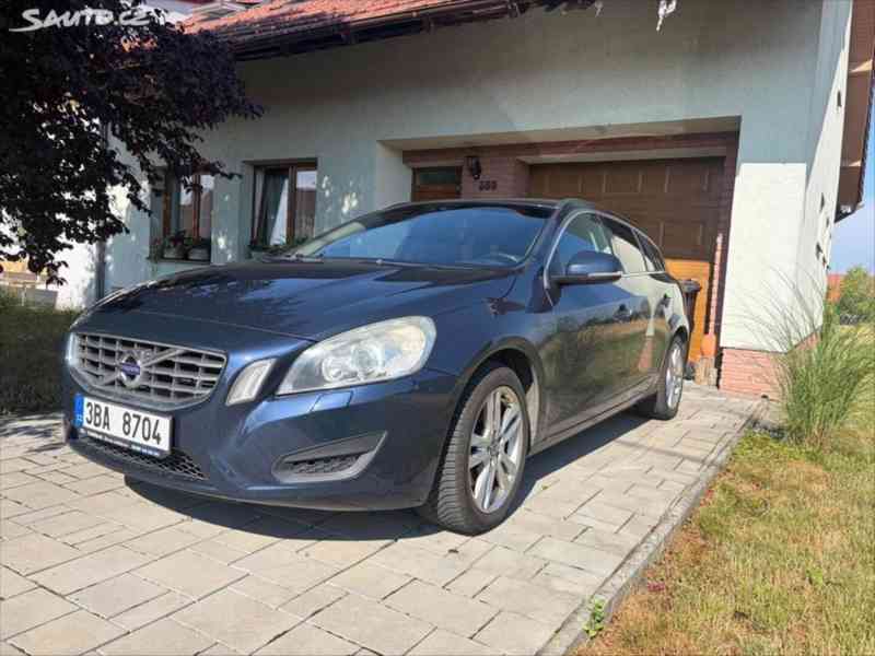 Volvo V60 2,0   D3 120kW (5-válec) / r. 2010 - foto 11