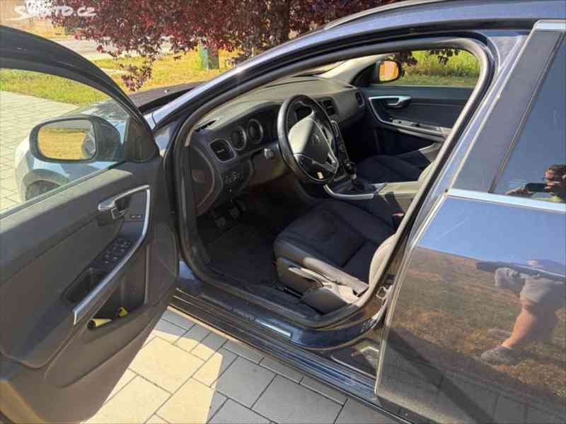 Volvo V60 2,0   D3 120kW (5-válec) / r. 2010 - foto 6