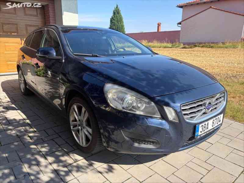 Volvo V60 2,0   D3 120kW (5-válec) / r. 2010 - foto 10
