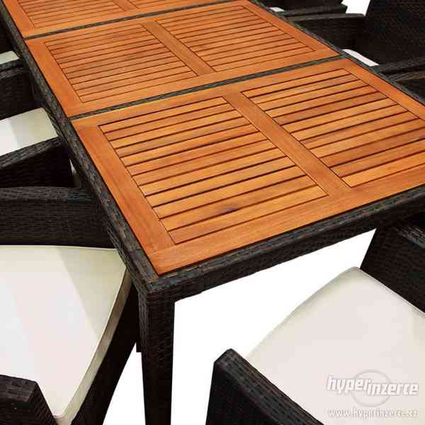 Ratanová sestava 17 dílů - Stůl s deskou z akáciového dřeva - foto 3