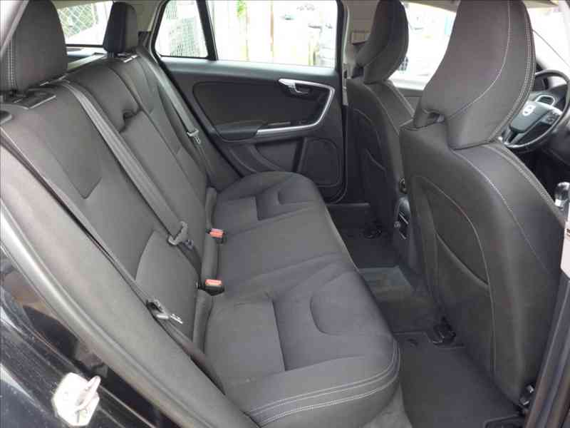 Volvo V60 1,6 D DIGI AC NAVI SERVIS 1.M - foto 9