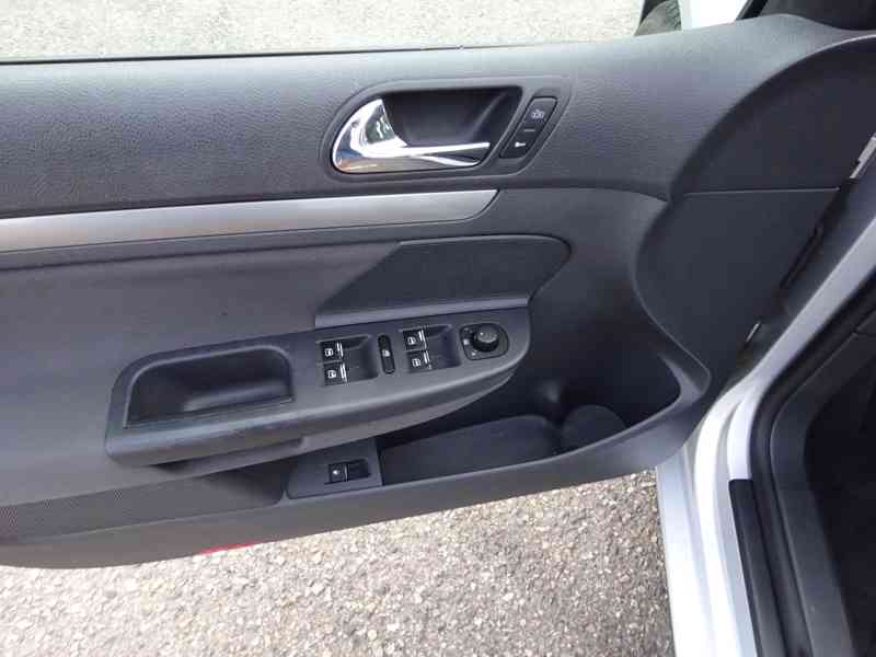VW Golf 1.6 FSI r.v.2005 (85 kw) - foto 6