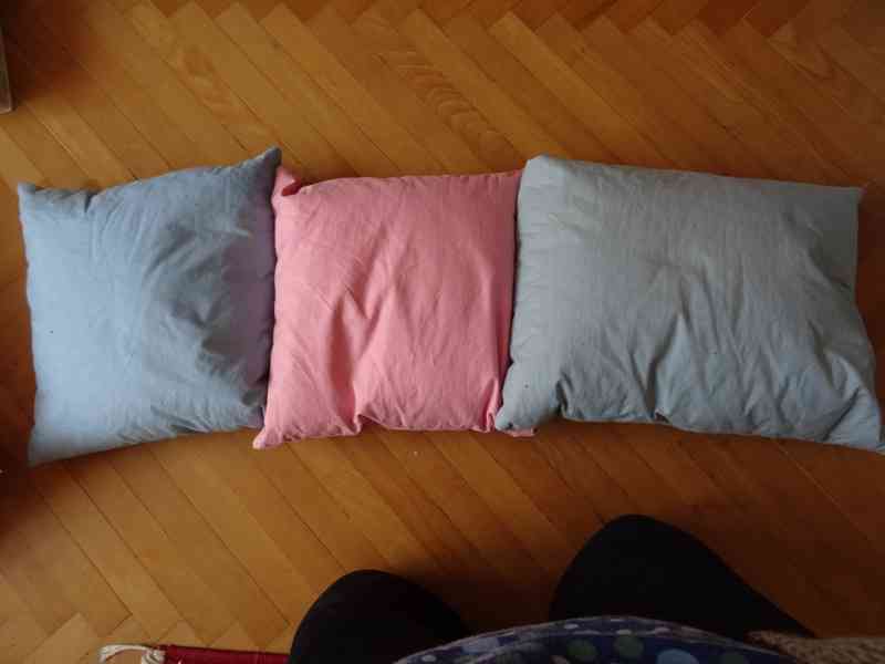 Péřové polštářky - macíčky, zvlášt či dohromady  - foto 2