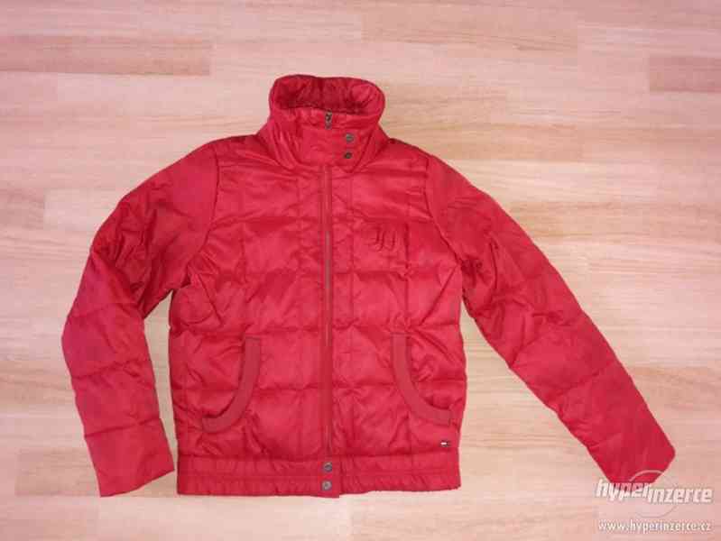 Peřová červená zimní bunda Tommy Hilfiger VEL.L - foto 2
