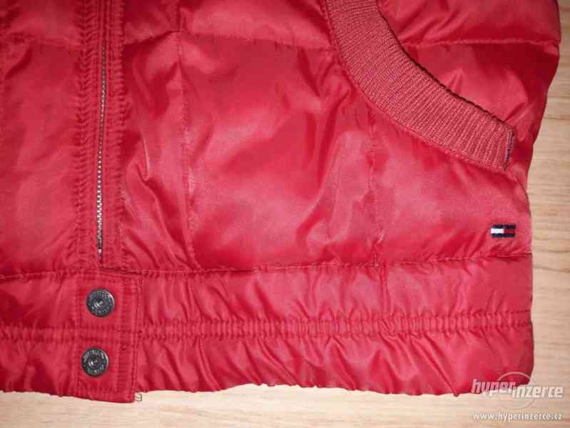 Peřová červená zimní bunda Tommy Hilfiger VEL.L - foto 4