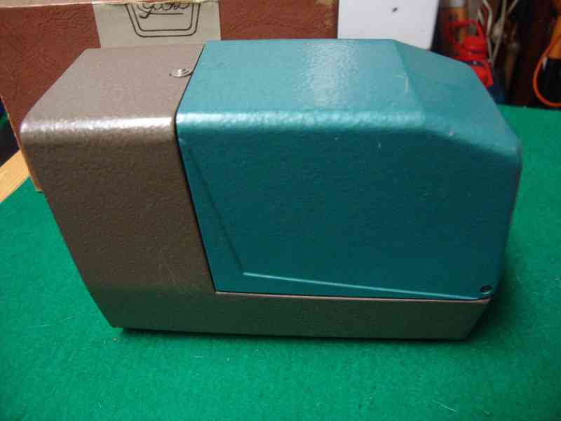 Retro diaprojektor ETJUD MADE IN USSR pěkný stav v krabičce - foto 2