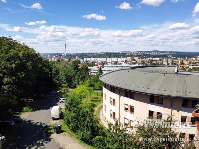 Krásný mezonetový byt 4+1 v Plzni na Doubravce - foto 6