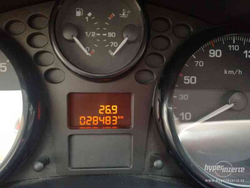 Peugeot 207 1,4 8v benzín 28 500 km - foto 9