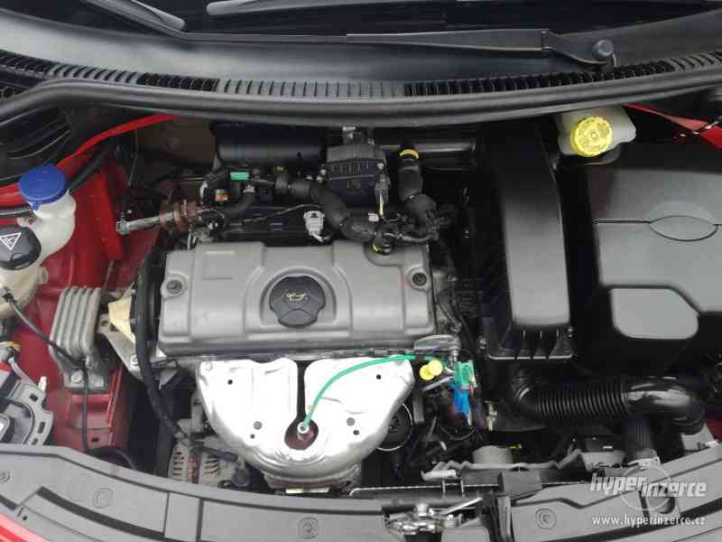 Peugeot 207 1,4 8v benzín 28 500 km - foto 11
