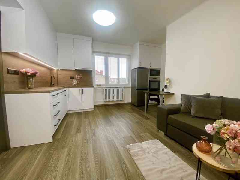 Kompletně vybavený krásný byt 2+kk v Roztokách u Prahy - foto 10